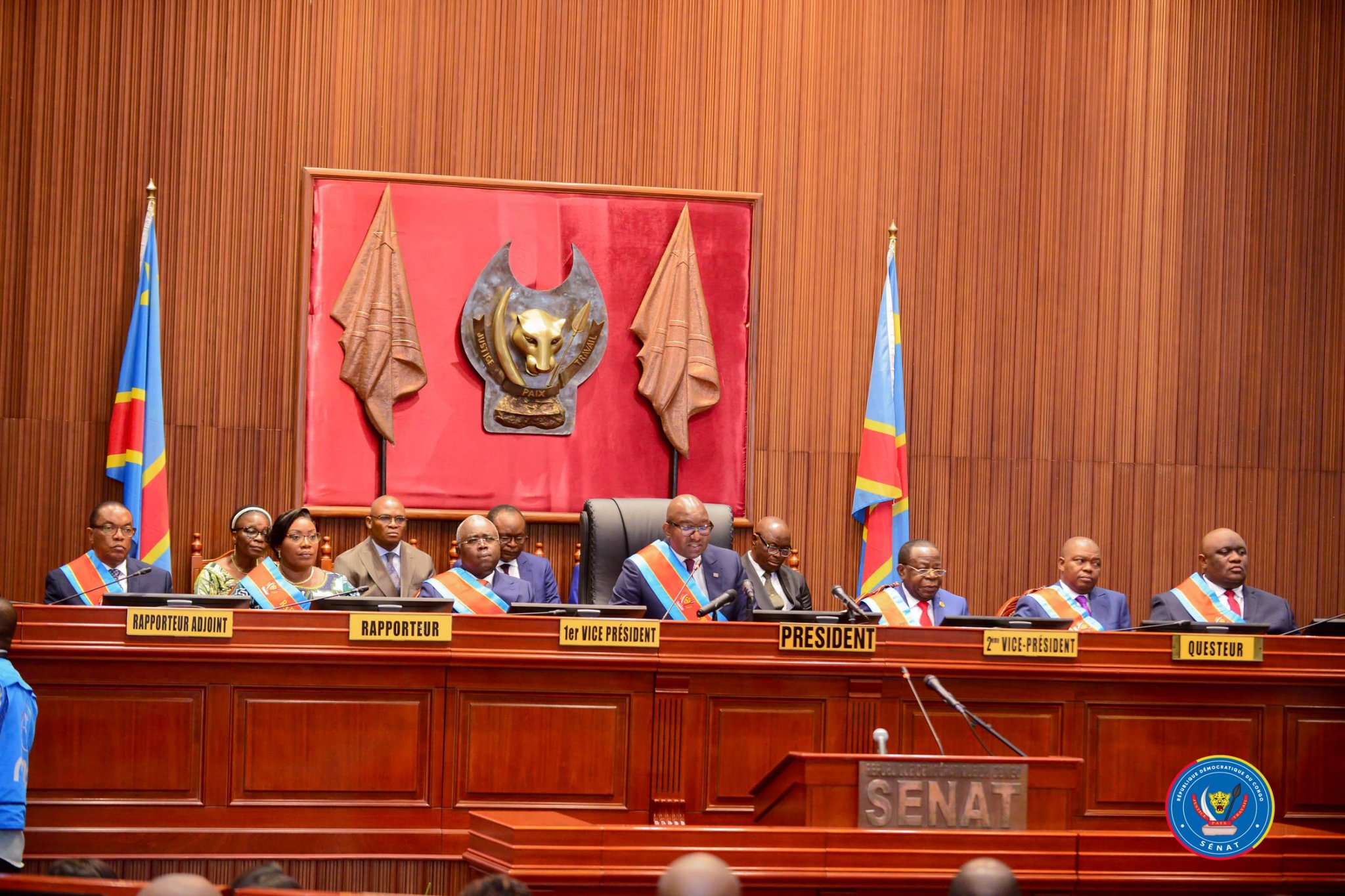 Sénat en session budgétaire : Sama Lukonde appelle le gouvernement à lutter contre l’incivisme fiscal en stabilisant le taux de change du franc congolais face au dollar américain 